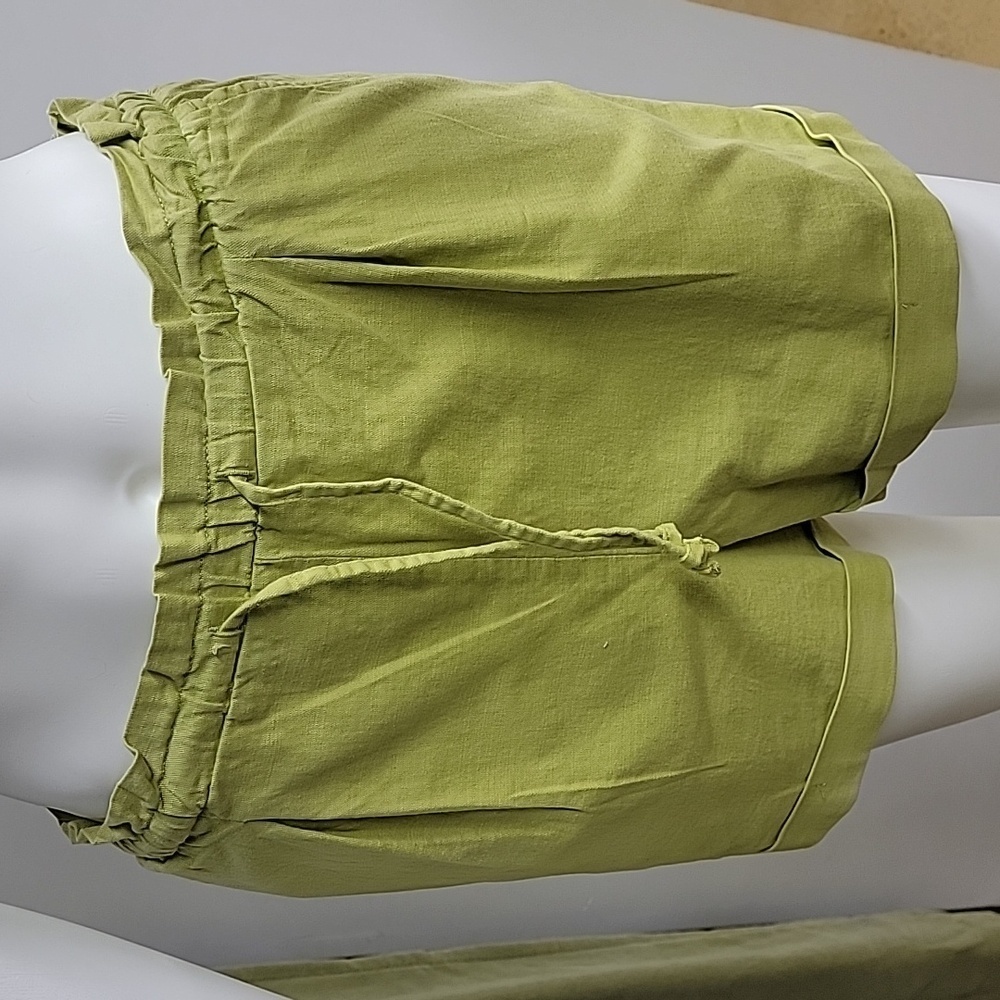 So High Rise Folded Leg Green Utility Shorts Size Large